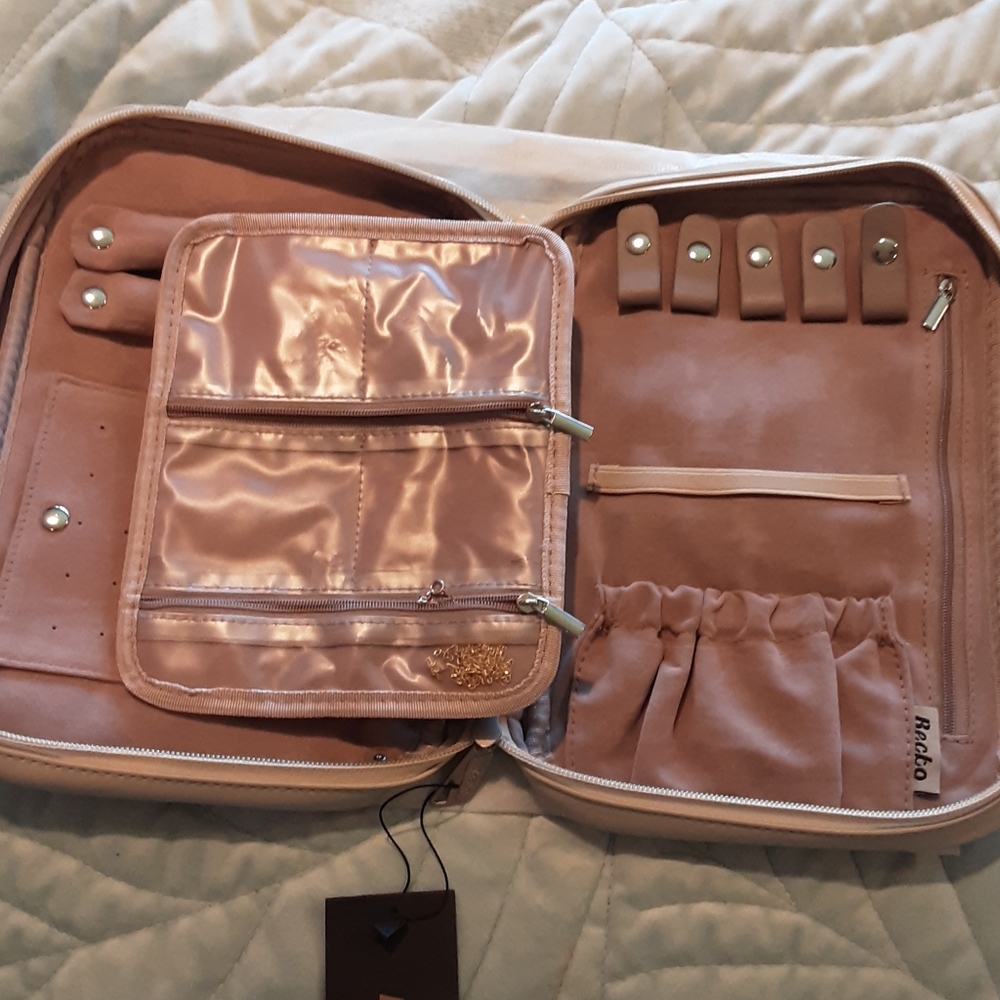 Zippered Jewelry case. Great for travel.